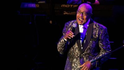 Peabo Bryson Meninggal Dunia, Dua Lipa & Callum Turner Nikah