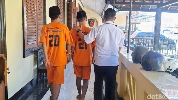 Pelaku saat dikeler di Polres Bondowoso