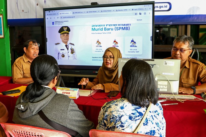 Pemkot Surabaya gunakan sistem terintegrasi Adminduk pada SPMB 2026.