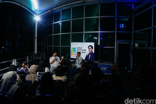Penulis Trisa Triandesa saat Sambangi Kantor detikcom pada Selasa malam (2/6/2026).