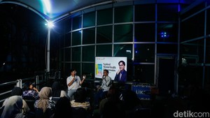 Salah satu redaksi detikcom, bertanya bagaimana cara meregulasi emosi dan juga mengapa isu mental health ini menjadi marak selama 10 tahun terakhir. Bahkan seakan ada standar tertentu di platform medsos khususnya TikTok.  Foto: Dok.Rifkianto Nugroho/ detikcom