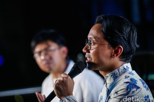 Penulis Trisa Triandesa saat Sambangi Kantor detikcom pada Selasa malam (2/6/2026).