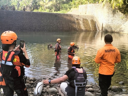 Petugas melakukan pencarian korban tewas tenggelam di bendungan irigasi Banjar Rangdu, Desa Pohsanten, Kecamatan Mendoyo, Kabupaten Jembrana, Bali, Rabu (3/6/2026). Dok. Polres Jembrana