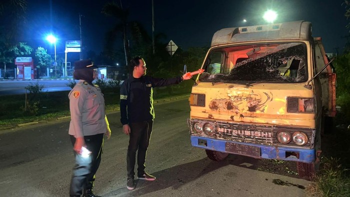 Polisi melakukan olah TKP sopir tewas dikeroyok