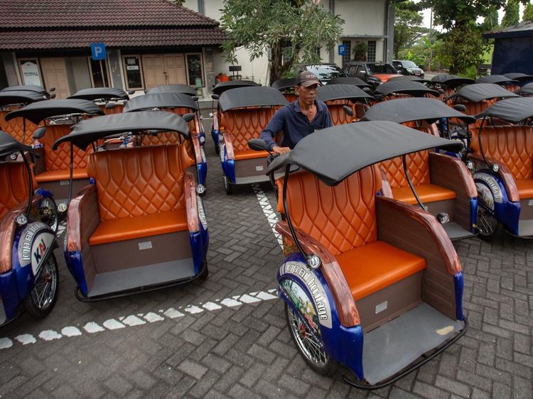 Puluhan Bentor Dimusnahkan, Diganti Becak Listrik