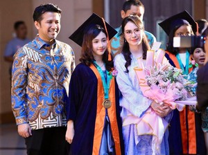 Anak Pertama Lulus SD, Arumi Bachsin: Oh Aku Sudah Tua