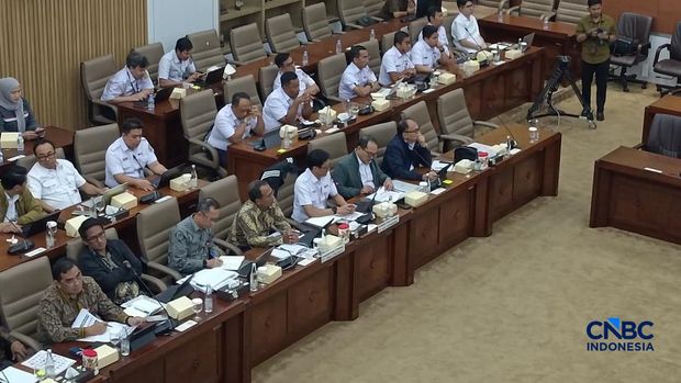 Rapat kerja Komisi VI DPR dengan KAI dan INKA di Komplek Parlemen, Jakarta, Rabu (3/6/2026). (CNBC Indonesia/Martyasari Rizky)