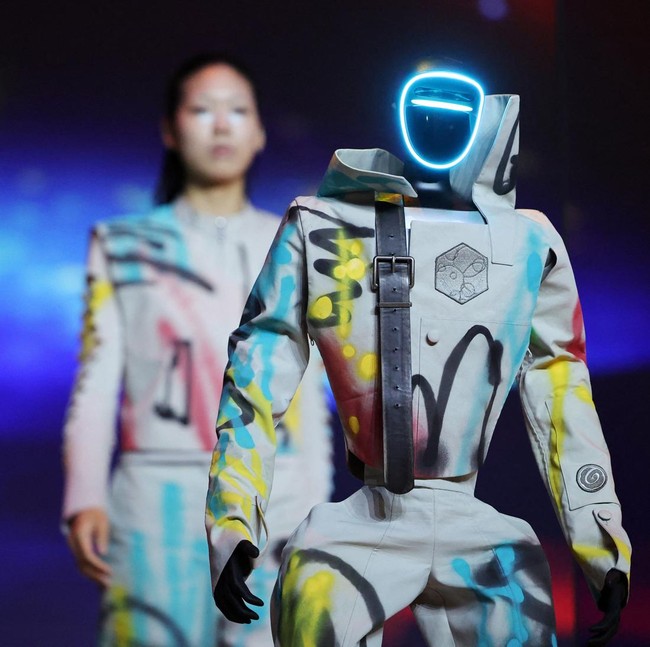 Keren! Robot Sudah Bisa Tampil di Panggung Catwalk