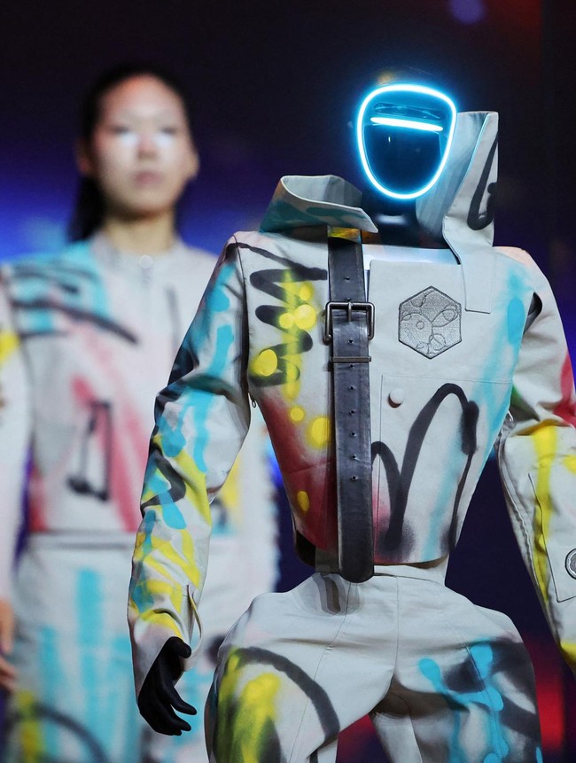 Keren! Robot Sudah Bisa Tampil di Panggung Catwalk