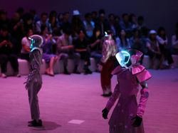 Keren! Robot Sudah Bisa Tampil di Panggung Catwalk