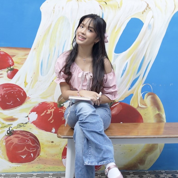 Serafesya, dikenal sebagai pemain teater, kini merambah musik dengan single HEY.