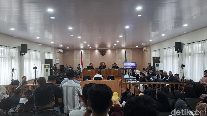 SF Hariyanto saat menjadi saksi di kasus Jatah Preman terdakwa Abdul Wahid cs. (Foto: Raja Adil Siregar/detikSumut)