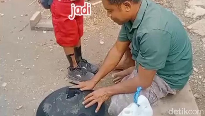 Viral Siswa di NTT Pakai Arang Gantikan Kaus Kaki, Pemkab TTS Buka Suara