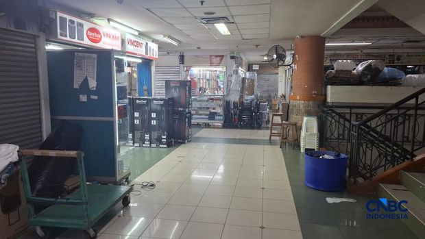 Suasana aktivitas para pedagang di Pasar Glodok, Jakarta, Rabu (3/6/2026). (CNBC Indonesia/Chandra Dwi Pranata)