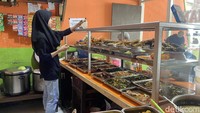 Pedagang Warteg Serba Salah Gara-gara Harga Cabai Mahal