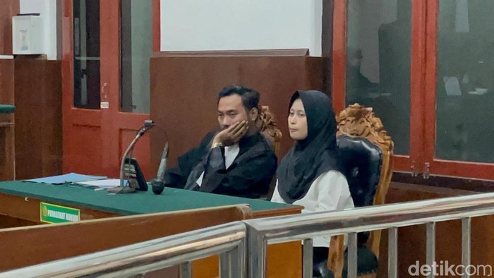 Terapis spa, Nur Hasannah Prasetya terdakwa pencurian uang pelanggannya, Tonny Soegiono Rp 1,2 miliar
