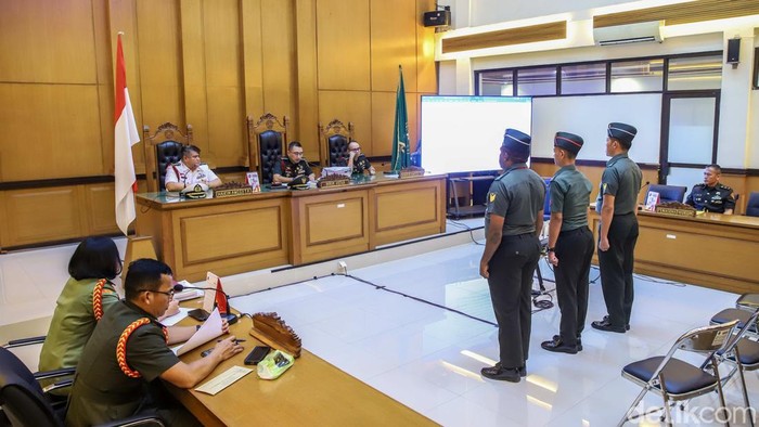 Majelis hakim membacakan putusan terhadap para terdakwa dalam sidang kasus dugaan pembunuhan Kepala Cabang BRI Cempaka Putih, M Ilham Pradipta, di Pengadilan Militer II-08 Jakarta Timur, Rabu (3/6/2026). Perkara tersebut mendapat perhatian publik karena melibatkan anggota militer sebagai terdakwa.
