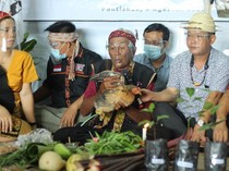Nyangahatn: Tradisi Doa dan Syukur Dayak Kanayatn Lewat Syair