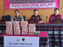 Video: Tumpukan Uang Rp 2 M Kasus Korupsi Dipamerkan Kejari Manggarai Barat