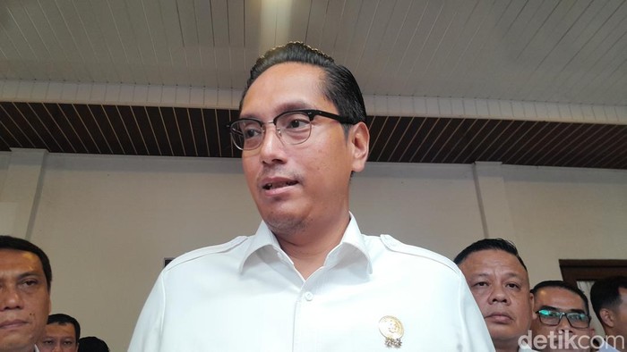 Viral Pagar Stadion Teladan Rusak, Walkot Rico: Terkena Ekskavator