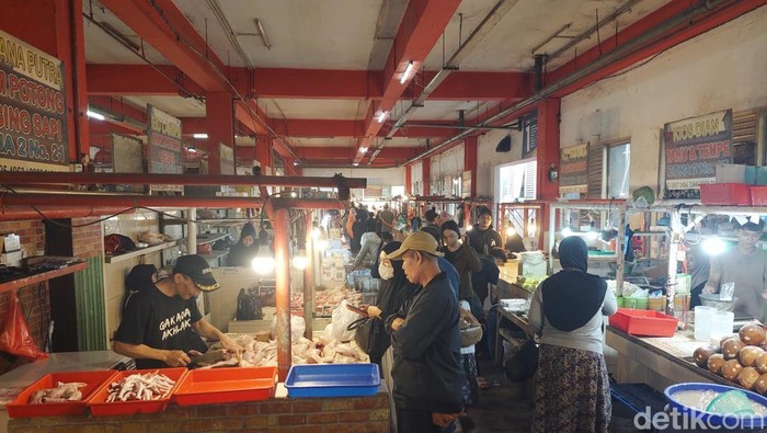 Aktivitas masyarakat jual beli di Pasar Atas Baru Cimahi