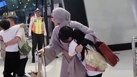 Ashanty dan Anang Hermansyah bersyukur karena kembali dengan selamat ke Indonesia. Foto: dok instagram Anang Hermansyah dan Ashanty