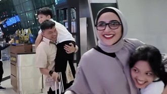Tawa Ceria Anak Sambut Anang dan Ashanty Pulang Haji