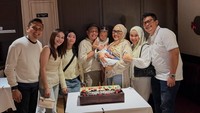 Happy Birthday Ayah Doa terbaik buat ayah dari kita semuanya semoga ayah sehat panjang umur apa yang ayah harapkan Allah kabulkan y yah. Semoga selalu menjadi ayah yang terbaik buat anak cucu y yah Amin. Semoga ayah selalu ada buat kita semuanya dalam suka dan buka selalu ada buat anak2 cucu kita y yah Aamin y robbal alamin. Kita semuanya selalu sayang ayah uu Ayah Rojak, tulis Umi Kalsum dalam Instagram miliknya dilihat detikcom, Kamis (4/6/2026). Foto: dok instagram Umi Kalsum