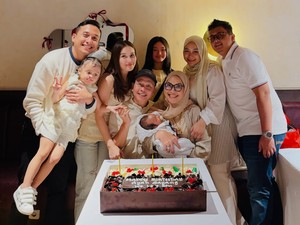 Gaya Serasi Ayu Ting Ting & Kevin Gusnadi di Perayaan Ulang Tahun Ayah Rozak