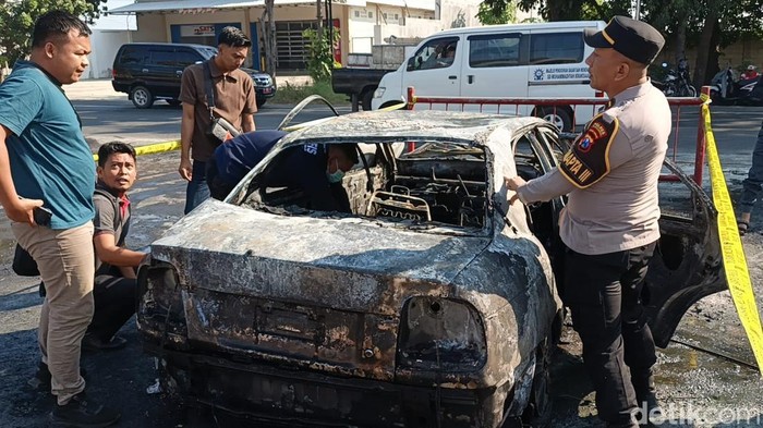 Baleno terbakar di SPBU Probolinggo