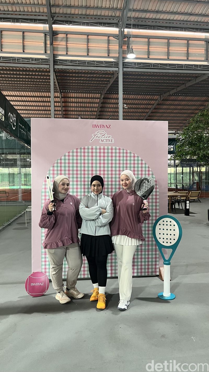 Brand hijab dan daily wear, BWBYAZ baru saja meluncurkan koleksi olahraga bertajuk Festive Active di HQ Padel & Tenis (4/6/2026).