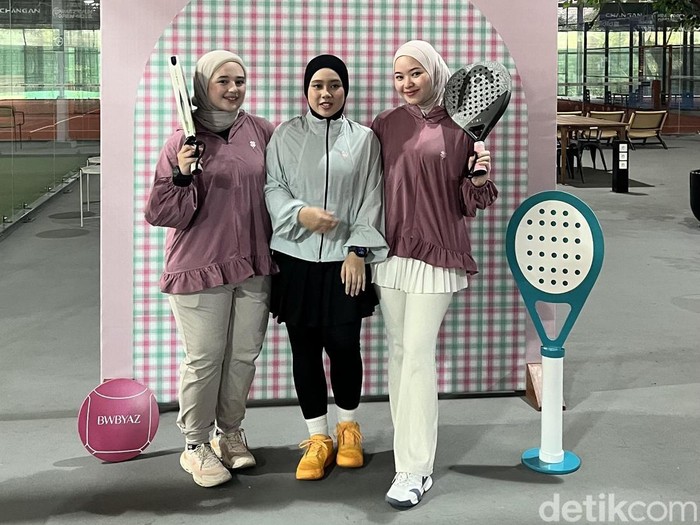 Brand hijab dan daily wear, BWBYAZ baru saja meluncurkan koleksi olahraga bertajuk Festive Active di HQ Padel & Tenis (4/6/2026).