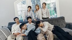 7 Foto BTS ala Family Portrait Buat Festa 2026