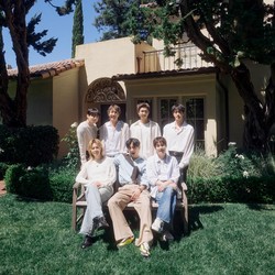 7 Foto BTS ala Family Portrait Buat Festa 2026