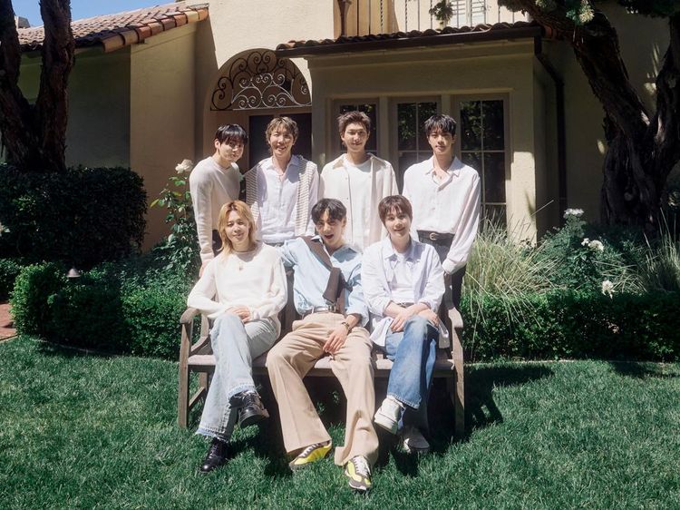 7 Foto BTS ala Family Portrait Buat Festa 2026