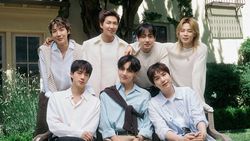 7 Foto BTS ala Family Portrait Buat Festa 2026