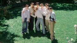 7 Foto BTS ala Family Portrait Buat Festa 2026