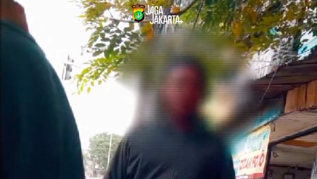 Cekcok pemobil dan pemotor di Jalan Otista, Jatinegara, Jaktim viral di medsos. Keributan dipicu kecelakaan karena pemotor ngebut di busway dan menabrak mobil. (dok Polres Jaktim)