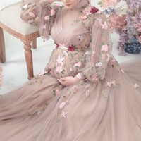 Kebahagiaannya sebagai seorang ibu juga makin terlihat melalui beberapa unggahan Instagram Stories terbarunya. Dinan membagikan momen kebersamaannya dengan sang buah hati yang kini sudah tumbuh menjadi anak yang aktif. Foto: Dok. Instagram @dinanfajrina.