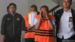 Ditahan KPK, Direktur Imipas Jaya Saputra Tutupi Wajah