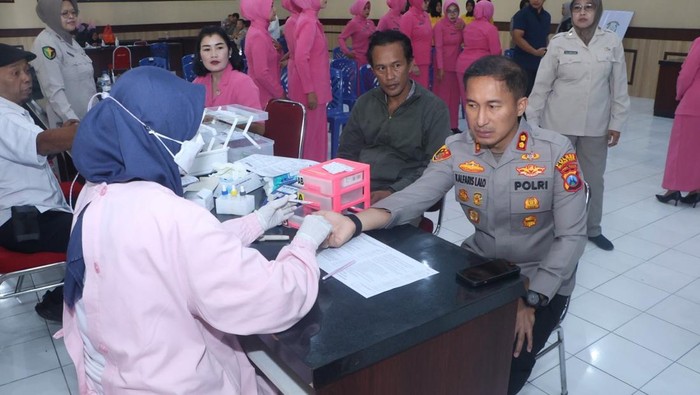 Donor darah di Polres Blitar Kota