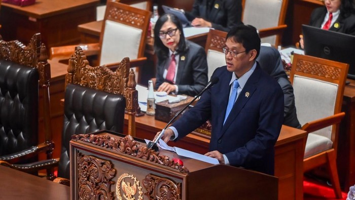 Menteri Keuangan Purbaya Yudhi Sadewa menyampaikan pendapat akhir mewakili Presiden saat Rapat Paripurna DPR di Kompleks Parlemen, Senayan, Jakarta, Kamis (4/6/2026). Dalam rapat tersebut, DPR menyetujui RUU Perubahan atas Undang-Undang Nomor 4 Tahun 2023 tentang Pengembangan dan Penguatan Sektor Keuangan (P2SK) menjadi Undang-Undang (UU). ANTARA FOTO/Rivan Awal Lingga/tom.