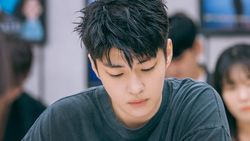 Intip Hwang In Youp-Hyeri Baca Naskah Drakor Rom-com Terbaru!