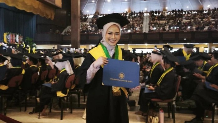 Fulviana Ramadlonia Agung Putri saat diwisuda, 21 Mei 2026.
