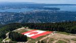 Jelang Piala Dunia, Kanada Bentangkan Bendera Raksasa di Gunung