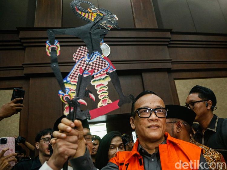 Jelang Sidang Putusan, Immanuel Ebenezer Terima Wayang Bima dari Pendukung