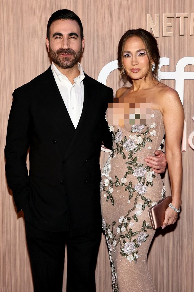Jennifer Lopez sedang gencar mempromosikan komedi romantis yang dibintanginya bersama aktor Brett Goldstein. Pada Selasa (2/06/2026) malam, ia menghadiri pemutaran perdana New York City, AS. Foto: GETTY IMAGES NORTH AMERICA / Getty Images via AFP