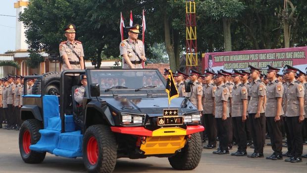 Kapolda Metro Jaya Komjen Asep Edi Suheri melantik 993 Bintara Remaja di SPN Lido, Kamis (4/6/2026).