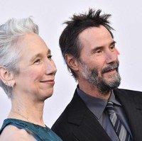 Aktor Hollywood Keanu Reeves jarang membicarakan kehidupan asmaranya di depan publik. Namun saat menghadiri acara MOCA Gala 2026 di Museum of Contemporary Art, Los Angeles, AS, Sabtu (31/5/2026), bintang The Matrix itu secara terbuka mengungkapkan perasaannya kepada sang kekasih, seniman visual Alexandra Grant. Foto: Getty Images via AFP/EMMA MCINTYRE