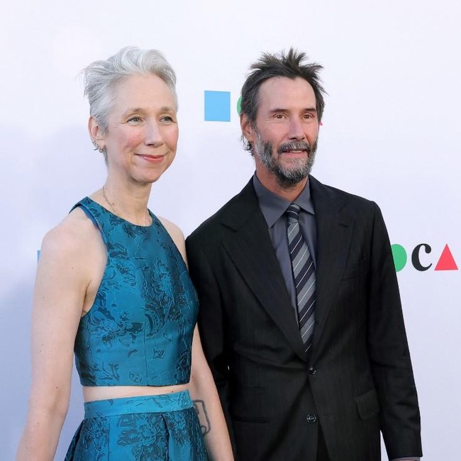 Momen Mesra Keanu Reeves & Kekasih di Karpet Merah, Kini Ungkap Soal Asmaranya